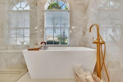 Modern minimalist bathtub 